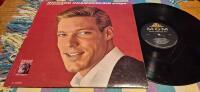 Richard Chamberlain sings