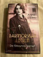 De f&ouml;rsvunna barnen - Barnmorskan i Berlin  OU 2023