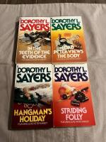 Striding Folly , Lord Peter Views the Body , Hangmans Holiday och In Teeth of the Evidence 