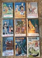 Ture Sventon x 9 &ndash; hela serien i f&ouml;rstaupplagor: 1. Ture Sventon privatdetektiv; 2. Ture Sventon i &ouml;knen; 3. Ture Sventon i London; 4. Ture Sventon i Paris; 5. Ture Sventon i Stockholm; 6. Ture Sventon och Isabella; 7. Ture Sventon i sp&ouml;khuset; 8. Ture Sventon i varuhuset; 9. Ture Sventon i Venedig