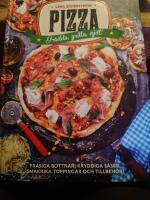 Pizza : gr&auml;dda, grilla, njut