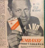Retro-annons &rdquo;R&ouml;k Embassy och njut fr&aring;n f&ouml;rsta till sista puffen&rdquo; fr&aring;n 1953