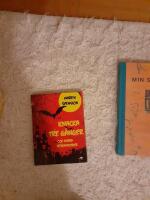 Knacka tre g&aring;nger och andra sp&ouml;khistorier