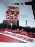 Svenska broderier / Ingrid Eggimann-Jonsson ; [granskning: Eva K&ouml;hlmark] ; foto: &Aring;ke Cyrus ; [teckningar: Ingrid Eggimann-Jonsson].