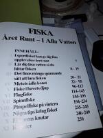 Fiska : &aring;ret runt - i alla vatten / Kjell-Erik Pettersson ; teckningar: Thommy Gustavsson.