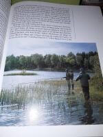 Fiska : &aring;ret runt - i alla vatten / Kjell-Erik Pettersson ; teckningar: Thommy Gustavsson.