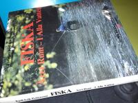 Fiska : &aring;ret runt - i alla vatten / Kjell-Erik Pettersson ; teckningar: Thommy Gustavsson.