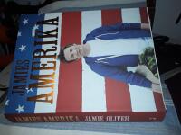 Jamies Amerika / Jamie Oliver ; fotografier och collage av David Loftus ; &ouml;vers&auml;ttning av Johan Nilsson.