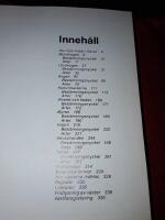 Vilda blommor i v&aring;ra marker : fotografisk flora i f&auml;rg / text: Rolf Jonsson ; bild: &Aring;ke Lindau ; redakt&ouml;r: Jan Moen ; [botanisk granskning: Yngve Johansson, Roland Staav] ; [teckningar: My Gillberg].