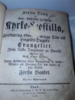 [Luther, Martin: Kirchenpostille.]F&ouml;rsta delen af doct. Martini Lutheri Kyrko-postilla, eller f&ouml;rklaring &ouml;fwer de &aring;rliga s&ouml;n- och h&ouml;gtids-dagars evangelier. Ifr&aring;n tyska tungom&aring;let p&aring; swenska &ouml;fwersatt af mag. And. Borg. Denne f&ouml;rklaring &ouml;fwer evangelierne &auml;r f&ouml;rdelt i winter- och sommar-del, som utg&ouml;ra af hela verket f&ouml;rsta bandet [Del 1]