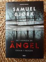 DET H&Auml;NGER EN &Auml;NGEL ENSAM I SKOGEN