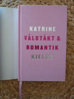 V&Aring;LDT&Auml;KT & ROMANTIK. EN BER&Auml;TTELSE OM KVINNLIG SEXUALITET