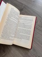 Den lilla f&aring;ngen : ber&auml;ttelsen om en f&ouml;rlorad barndom