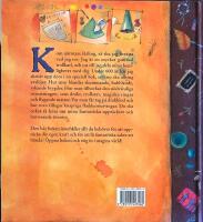 Magiska handboken - Med besv&auml;rjelser, recept, fantastiska ber&auml;ttelser och 50 trollkarlstillbeh&aring;r att g&ouml;ra sj&auml;lv