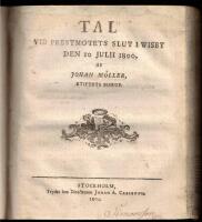 (Pr&auml;stm&ouml;tespredikningar) Santesson, J&ouml;ns Bernhard, 1727-1809. Enfaldig predikan om Guds upsigt och w&aring;rd om &auml;gtenskapet, h&aring;llen i Lunds dom-kyrka wid pr&auml;ste- m&ouml;tet andra m&ouml;tes-dagen d. 27 september 1780. Af mag. J.B. Santesson. ... Och efter pr&auml;sterskapets enh&auml;lliga beg&auml;ran utgifwen. Carlscrona, tryckt i kongl. amiralitets boktryckeriet, 1781. 32 s. + Morell, Johan Carl,&nbsp;1754-1818. Lifsens ande af Gud, uplifwad i Jesu wittnen i f&ouml;rsamlingen. Pr&auml;stm&ouml;ts predikan i anledning af Esai&auml; 52: v. 7. Hollen i Lunds dom-kyrka d. 22 sept. 1795, och p&aring; ven. cleri beg&auml;ran til trycket framlemnad af mag. Johan Carl Morell ... &nbsp;Tryckt hos prof. Joh. Lundblad. [Lund.] 1795. 28 s. + Weidman, Pehr Gottfrid, 1743-1821. Christelig predikan f&ouml;rest&auml;llande en trogen Herrans tjenare i l&auml;ra och lefwerne, h&aring;llen i Lunds dom-kyrka andra pr&auml;stem&ouml;tes dagen den 23 september 1795. Och p&aring; det n&auml;rwarande pr&auml;sterskapets beg&auml;ran til trycket utgifwen af Pehr Gottfried&nbsp;Weidman ... Tryckt hos prof. Joh. Lundblad. [Lund.] 1795. 24 s. + Nor&eacute;n, Joseph,&nbsp;1756-1798. Christelig predikan h&aring;llen i Lunds domkyrcka tredje pr&auml;ste-m&ouml;tes dagen d. 24 september 1795, och p&aring; det d&aring; f&ouml;rsamlade pr&auml;sterskapets beg&auml;ran till trycket l&auml;mnad af Joseph Er. Nor&eacute;n ... Lund, trykt hos prof. Joh. Lundblad. 1795. 28 s. + Stenberg, Isak, 1754-1814. Christelig predikan, h&aring;llen i Lunds domkyrka, f&ouml;rsta pr&auml;st-m&ouml;tes dagen den 10 september 1799 och p&aring; det d&aring; f&ouml;rsamlade pr&auml;sterskapets beg&auml;ran til trycket l&auml;mnad af mag. Isak Stenberg ... Lund. Tryckt uti Berlingska boktryckeriet. 1799. 40 s. + &Aring;man, Nils, 1760-1805. Gudsfruktans inflytelse p&aring; w&aring;r borgeliga r&auml;ttskaffenhet, f&ouml;rest&auml;ld uti en christelig predikan, h&aring;llen i Lunds domkyrka tredje pr&auml;stem&ouml;tes dagen, den 12 september 1799, och p&aring; n&auml;rwarande pr&auml;sterskapets beg&auml;ran til trycket l&auml;mnad af Nils&nbsp;&Aring;man ... Lund. Tryckt uti Berlingska boktryckeriet. 1799. 32 s. + Bolinder, Axel Johan, 1762-1823. Prestm&ouml;ts-pr&auml;dikan &ouml;fwer texten: Ebr. XI: v. 3. F&ouml;rest&auml;llande: En christens tro om werldens skapelse, s&aring;som enlig med f&ouml;rnuftet och wigtig f&ouml;r hjertat h&aring;llen i Strengn&auml;s domkyrka den 24 september 1799. Af Axel Johan Bolinder. ... Strengn&auml;s,&nbsp;tryckt hos lect. A.J. Segerstedt, 1800. 12 s. + Udd&eacute;n, Olof Ulric,&nbsp;1790-1862. Prestm&ouml;ts-pr&auml;dikan &ouml;fwer texten: psalm. 33:6. Framst&auml;llande: den synlige, skapade himmelen s&aring;som en ypperlig handledning f&ouml;r den f&ouml;rnuftiga, och &auml;nnu mer: christna m&auml;nniskan, at l&auml;ra k&auml;nna Gud i desz o&auml;ndeliga wishet, godhet och magt&nbsp;h&aring;llen i Strengn&auml;s domkyrka den 25 september 1799, af Olof Udd&eacute;n ... Strengn&auml;s, tryckt hos lect. A.J. Segerstedt, 1800. 20 s. + Grandelius, Nils,&nbsp;1745-1834. Prestm&ouml;ts-pr&auml;dikan &ouml;fwer texten: Apostl. gern. XVII: v. 28. F&ouml;rest&auml;llande den sanningen s&aring;som den b&auml;sta tr&ouml;st, hwarp&aring; wi kunne f&ouml;rl&aring;ta osz, at det gifwes en Gud, af hwilken wi i alt bero h&aring;llen i Strengn&auml;s domkyrka den 26 september&nbsp;1799 af Nils Grandelius ... Strengn&auml;s, tryckt hos lect. A. J. Segerstedt, 1800. 18 s. + Broman, Lars, 1753-1835. Oratio synodalis de procuratrice divina providentia, quam, jussu ... Stephani Insulin, in gymnasii Gustavo-Adolphini auditorio majori die XXIV septemb. anni MDCCXCIX. habuit Laurentius Broman ... Strengnesi&aelig;, litteris lectoris Alb. Jul. Segerstedt, 1800. 20 s. + &nbsp;M&ouml;ller, Johan,&nbsp;1738-1805. Tal vid prestm&ouml;tets slut i Wisby den 10 julii 1800, af Johan M&ouml;ller ... Stockholm, tryckt hos directeuren Johan A. Carlbohm, 1800. 84 s. + Stenb&auml;ck, Thomas,&nbsp;1713-76. D&ouml;pta christnas enighet, af d&ouml;pelsens och christendomens enhet flytande, utaf Ephes. 4:5. I en synodal- predikan, wid pr&auml;stem&ouml;tet i &Ouml;sterbotn den 15 febr. &aring;r 1751. uti Gamle-Carleby stads kyrckia enfalligt f&ouml;rest&auml;ld af Thomas Steenb&auml;ck&nbsp;... &Aring;bo och Stockholm, tryckt hos directeur. och kongl. boktr. i stor-f&ouml;rstend&ouml;met Finland, Jacob Merckell. 1751.  [04] , 34 s. 
