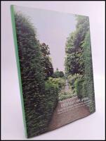 Utflykter i det gr&ouml;na : Guide till svenska tr&auml;dg&aring;rdar och parker