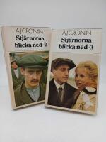Stj&auml;rnorna blicka ned : Del 1 ; del 2