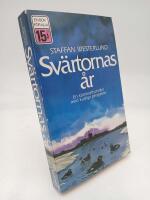 Sv&auml;rtornas &aring;r : En k&auml;rnkraftsthriller med kusliga perspektiv