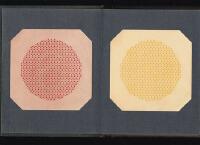 Tabul&aelig; pseudo-isochromatic&aelig; : Tavlor f&ouml;r f&auml;rgsinnespr&ouml;vning. II.B. [F&auml;rgsinnet]