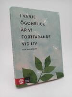 I varje &ouml;gonblick &auml;r vi fortfarande vid liv