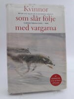 Kvinnor som sl&aring;r f&ouml;lje med vargarna : Myter och sagor om vildkvinnans arketyp