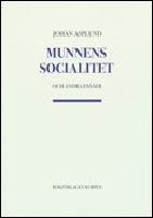 Munnens socialitet och andra ess&auml;er