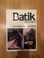 Batik fr&aring;n n&auml;r och fj&auml;rran