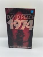1974 : (f&ouml;rsta boken i Yorkshire-kvartetten)