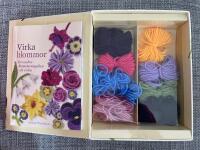 Virka blommor : tio vackra blomstersmycken att virka  (presentbox)