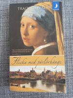 Flicka med p&auml;rl&ouml;rh&auml;nge