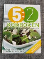 5:2 kokboken : l&auml;ckra recept p&aring; m&aring;ltider med 100, 200 eller 300 kcal