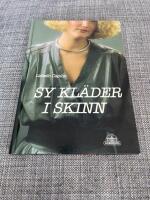 Sy kl&auml;der i skinn