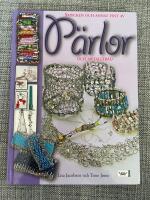 Smycken och annat fint av p&auml;rlor och metalltr&aring;d