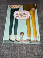 Alla tittar p&aring; Alfred