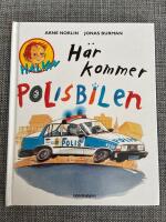 H&auml;r kommer polisbilen