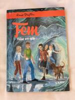 Fem f&ouml;ljer ett sp&aring;r