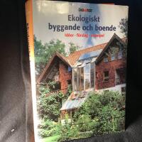 Ekologiskt byggande och boende : [id&eacute;er, f&ouml;rslag, exempel]