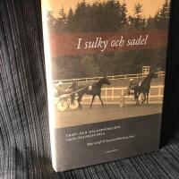 I sulky och sadel : trav- och galoppsportens 1900-talshistoria