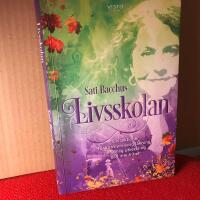 Livsskolan : tolv lektioner f&ouml;r k&auml;nslom&auml;ssig l&auml;kning, personlig utveckling och inre frihet
