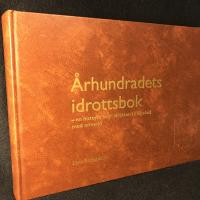 &Aring;rhundradets idrottsbok. Om olympiamedalj&ouml;rer och vardagshj&auml;ltar i Filipstad med omnejd