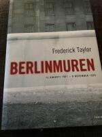 Berlinmuren : historien om muren som delade en v&auml;rld