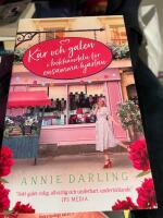 K&auml;r och galen i bokhandeln f&ouml;r ensamma hj&auml;rtan