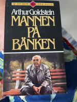 Mannen p&aring; b&auml;nken