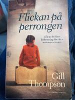 Flickan p&aring; perrongen