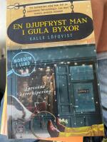 En djupfryst man i gula byxor