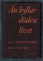 &Auml;n hyllar d&ouml;den livet