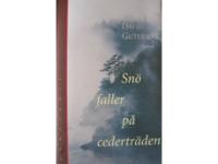 Sn&ouml; faller p&aring; cedertr&auml;den