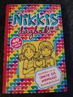 Nikkis dagbok #12 : ber&auml;ttelser om en (INTE S&Aring;) hemlig k&auml;rlekskatastrof