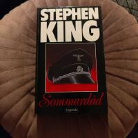 Sommard&aring;d : tv&aring; ber&auml;ttelser