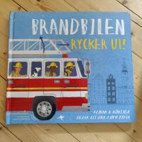 Brandbilen rycker ut : flikar och r&ouml;rliga delar att dra i och lyfta